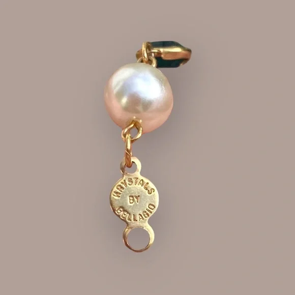 Bellagio 1990s Green Bezel Crystal Necklace - Picture 5 of 5